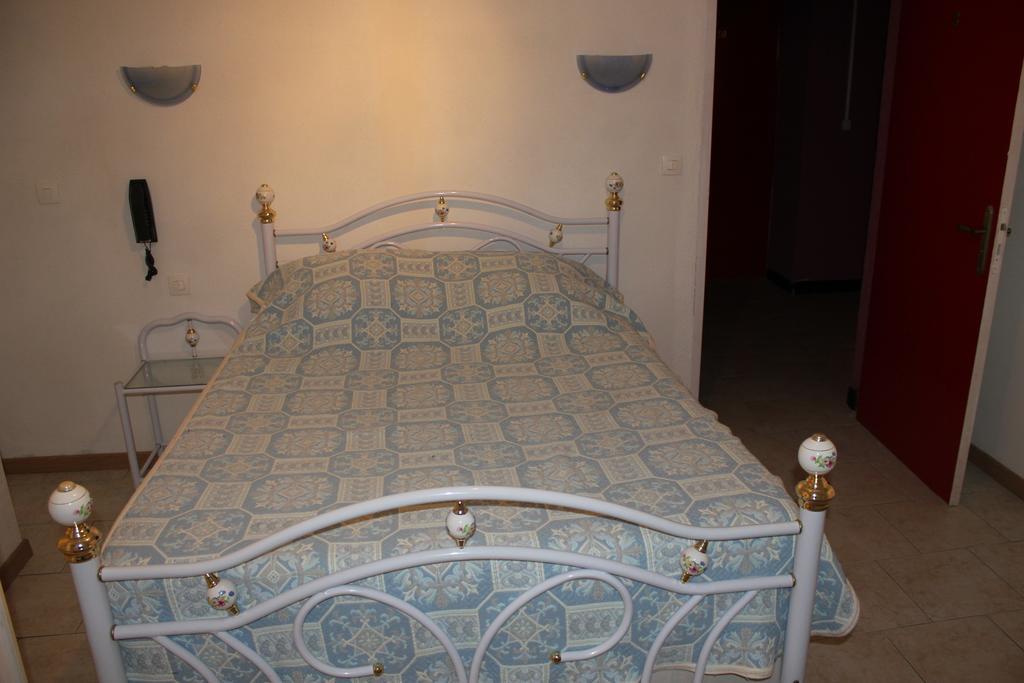 Hotel Restaurant La Camargue サラン・ド・ジロー 部屋 写真