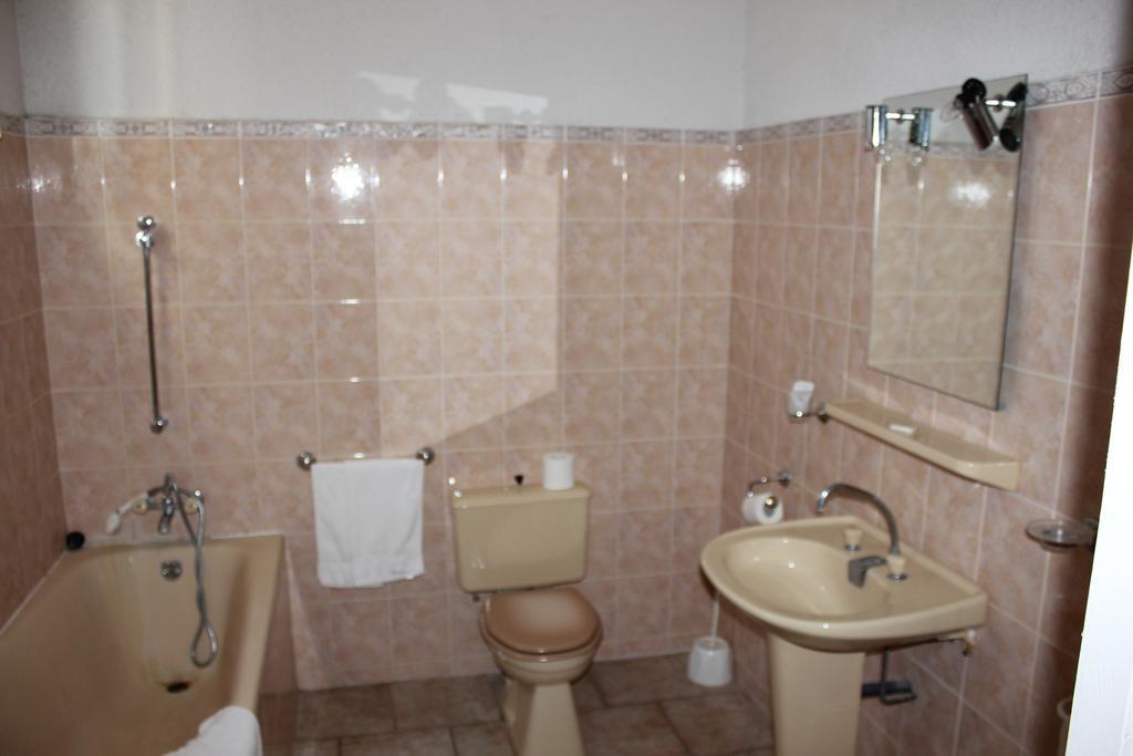 Hotel Restaurant La Camargue サラン・ド・ジロー 部屋 写真