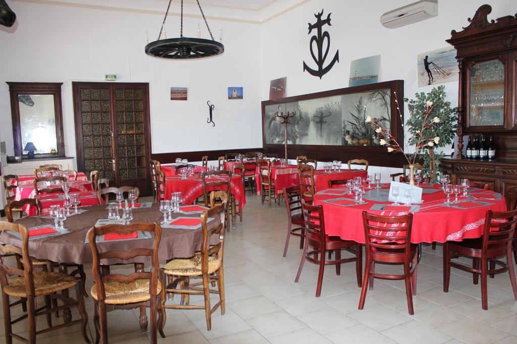 Hotel Restaurant La Camargue サラン・ド・ジロー エクステリア 写真