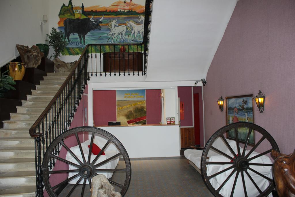 Hotel Restaurant La Camargue サラン・ド・ジロー エクステリア 写真