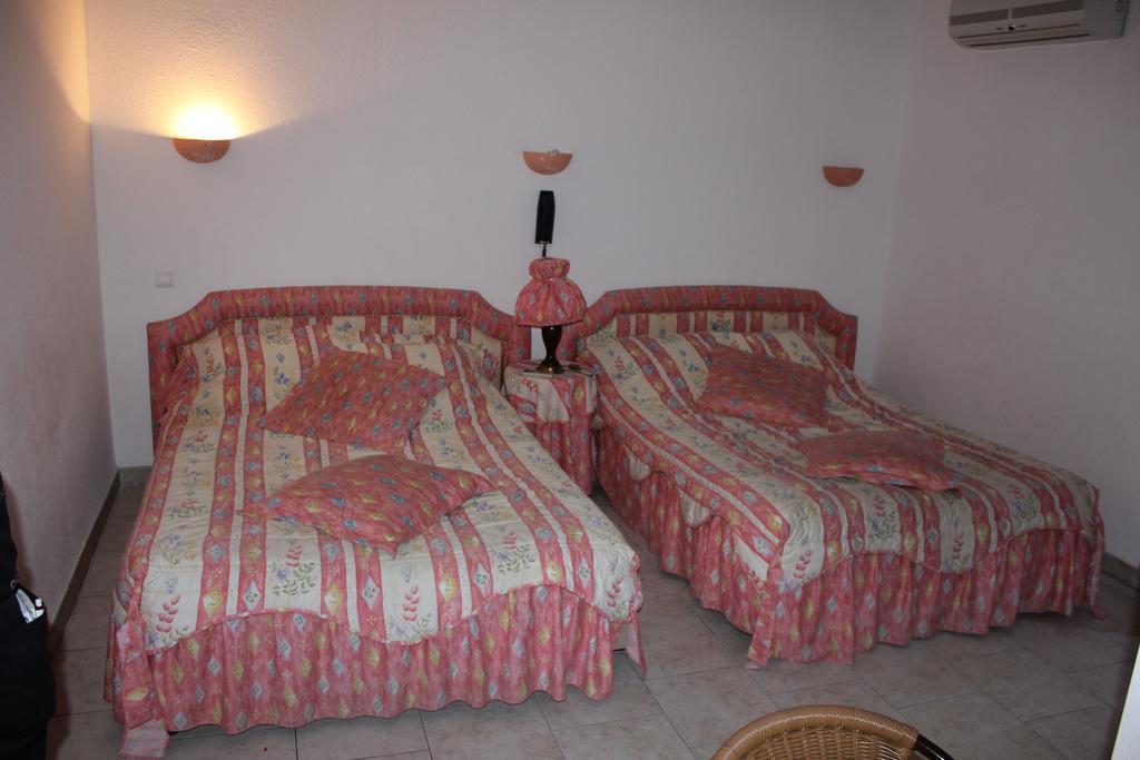 Hotel Restaurant La Camargue サラン・ド・ジロー 部屋 写真