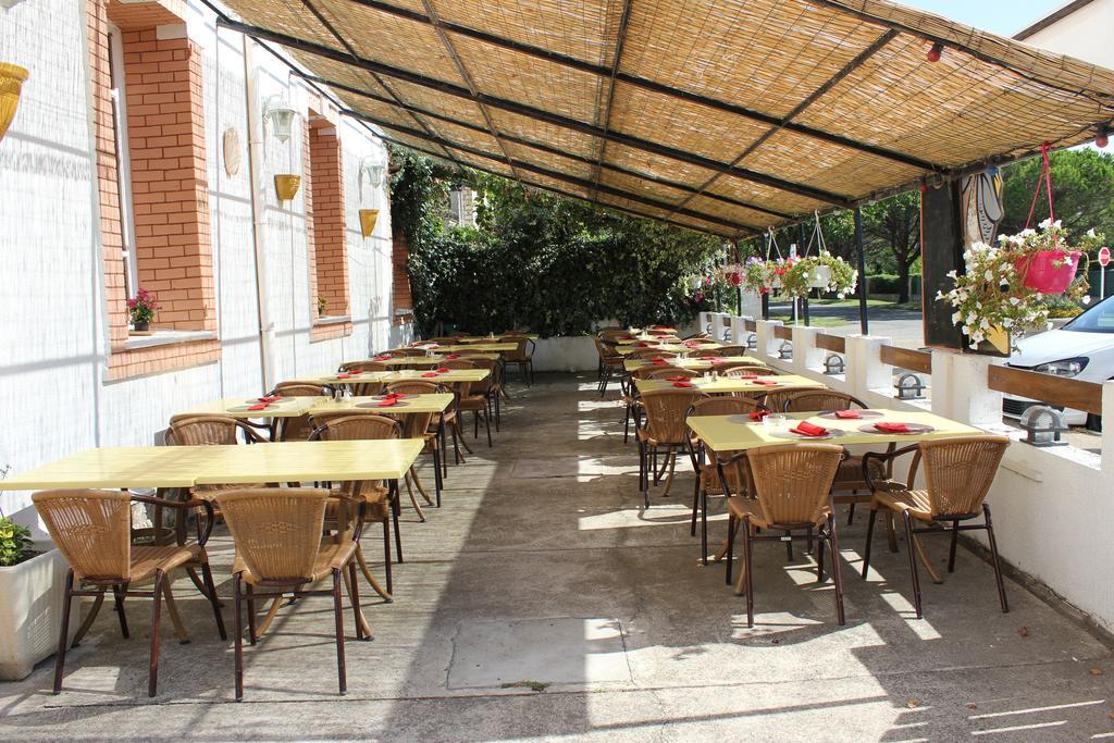 Hotel Restaurant La Camargue サラン・ド・ジロー エクステリア 写真