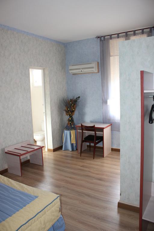 Hotel Restaurant La Camargue サラン・ド・ジロー 部屋 写真